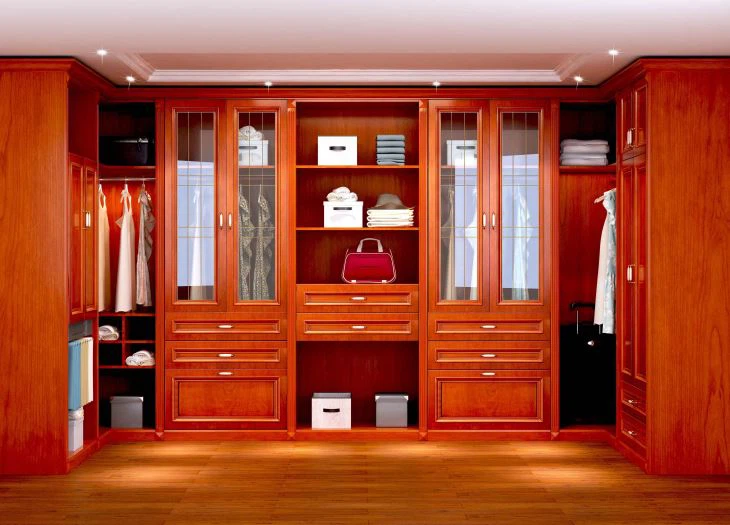 Elegantní šatní skříň z dřevěné dýhy